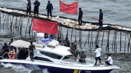 Praktek Pemagaran Laut di Tangerang. (Dok. kkp.go.id)