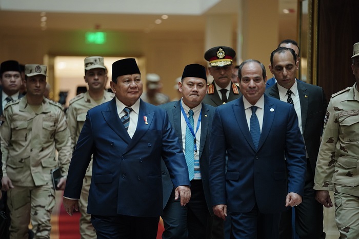 Presiden RI, Prabowo Subianto, melakukan pertemuan bilateral dengan Presiden Republik Arab Mesir, Abdel Fattah El-Sisi, di Istana Al Ittihadiyah. (Dok. Tim Media Prabowo)