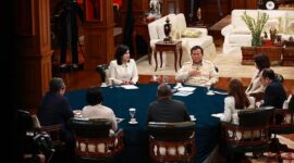 Presiden Prabowo mengundang 7 jurnalis kawakan untuk berbincang on the record di perpustakaan pribadinya. Instagram.com @Prabowo)