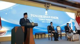 Presiden Indonesia Prabowo Subianto Dalam Acara pengukuhan 1.451 hakim baru di Gedung Mahkamah Agung, Jakarta. (Dok. Tim Media Prabowo)