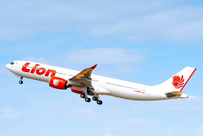 Penumpang Lion Air diduga buat ancaman bom saat pesawat hendak lepas landas. (Facebook.com @Lion Air Group)