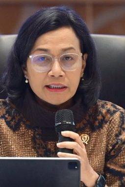 Reshuffle Kabinet Jokowi 2025: Publik Skeptis, Ekonomi Riil Mandek