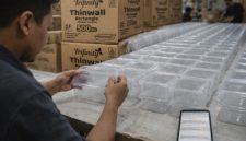 Bukan sekadar ulasan, ini bukti kualitas! ⭐⭐⭐⭐⭐ Ribuan pelanggan di marketplace sudah membuktikan konsistensi wadah Trifinity. Barang yang datang selalu tebal, bening, dan rapat sesuai deskripsi.